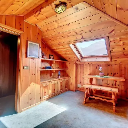 4-bedroom In Bormio, Sondrio Dom wakacyjny