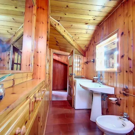 4-bedroom In Bormio, Sondrio Dom wakacyjny